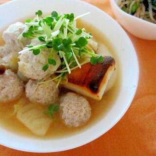 お餅入り白菜と肉団子のみぞれスープ